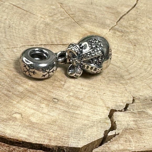 Pandora bracelet charm snowflakes with bow 925 sterling 925 ale - Picture 4 of 8